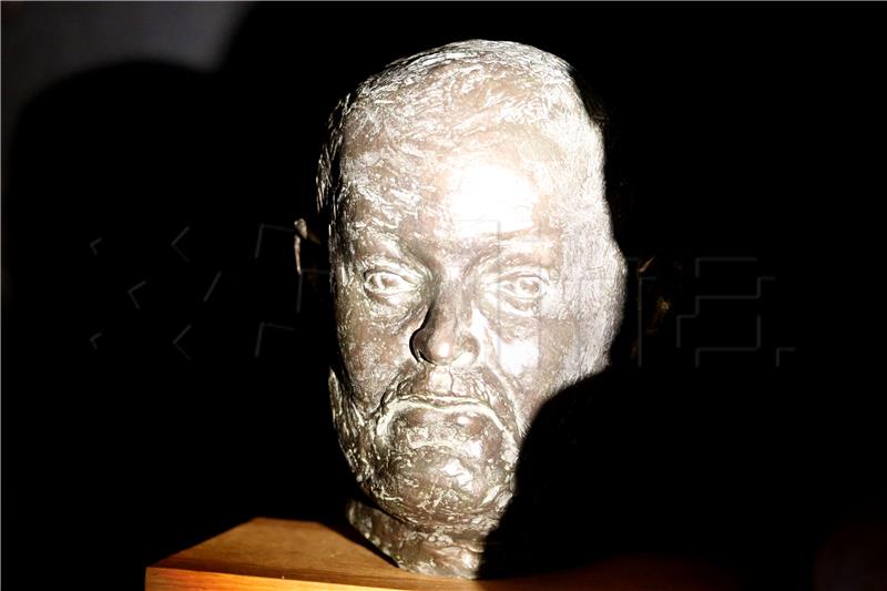 Slovenian artist Bojan Stupica's bust unveiled at Croatian National Theatre