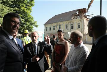 Plenković i Medved prisustvovali uklanjanju ruševina u centru Petrinje