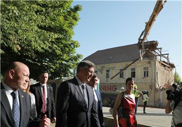 Plenković i Medved prisustvovali uklanjanju ruševina u centru Petrinje