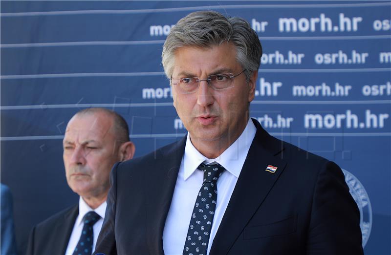 Plenković i Medved prisustvovali uklanjanju ruševina u centru Petrinje