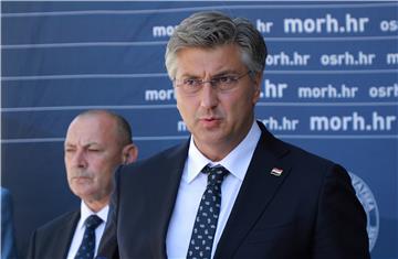 Plenković i Medved prisustvovali uklanjanju ruševina u centru Petrinje