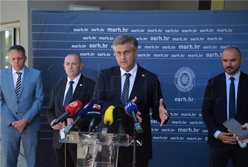 Plenković i Medved prisustvovali uklanjanju ruševina u centru Petrinje