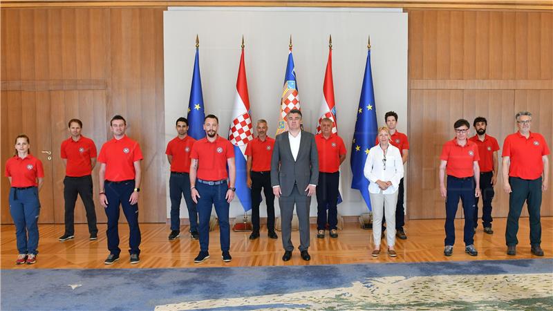 Predsjednik Milanović održao radni sastanak s predstavnicima HGSS-a