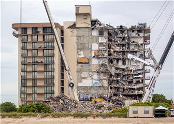 USA FLORIDA BUILDING COLLAPSED AFTERMATH