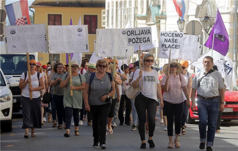 Radnice Orljave prosvjeduju ispred Vlade, primio ih Horvat