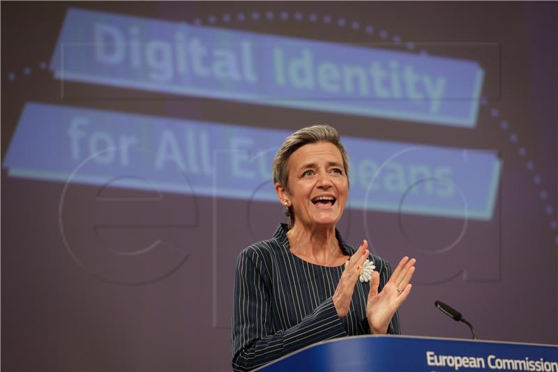 EU želi digitalnim porezom obuhvatiti stotine kompanija - potpredsjednica EK