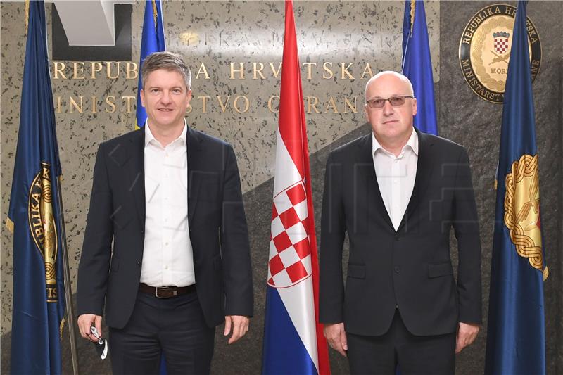 Croatian Defence Ministry officials meet with Hungarian delegation