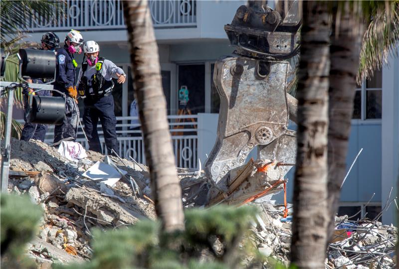 USA FLORIDA BUILDING COLLAPSED AFTERMATH