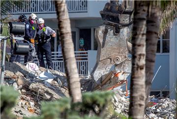 USA FLORIDA BUILDING COLLAPSED AFTERMATH