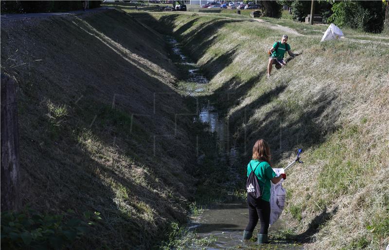 Greenpeaceovi aktivisti čistili potok Črnomerec i šetnicu uz njega