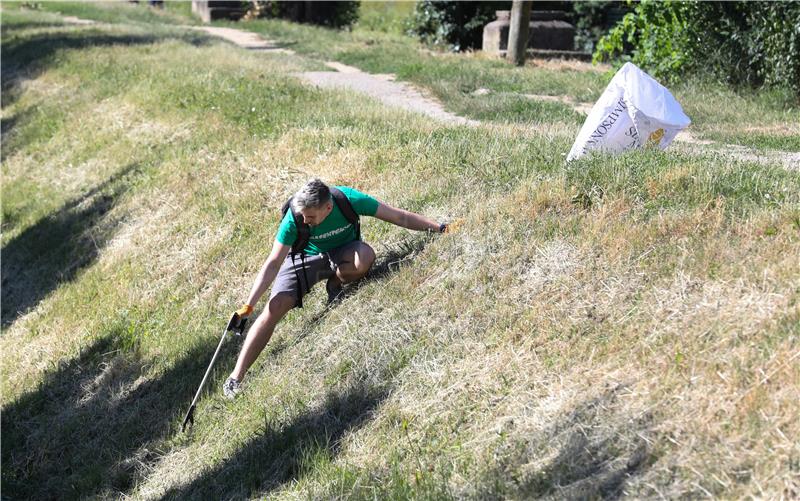 Greenpeaceovi aktivisti čistili potok Črnomerec i šetnicu uz njega