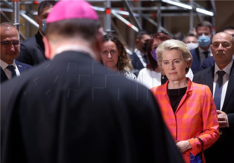 Ursula von der Leyen i Plenković posjetili zagrebačku katedralu