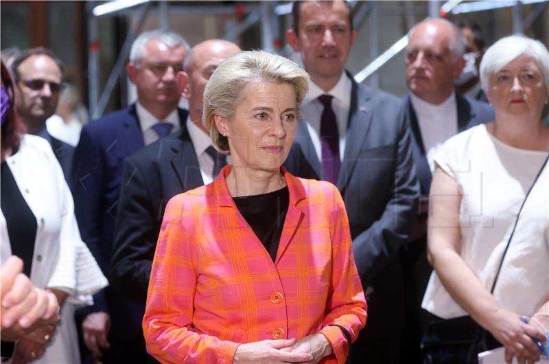 Ursula von der Leyen i Plenković posjetili zagrebačku katedralu