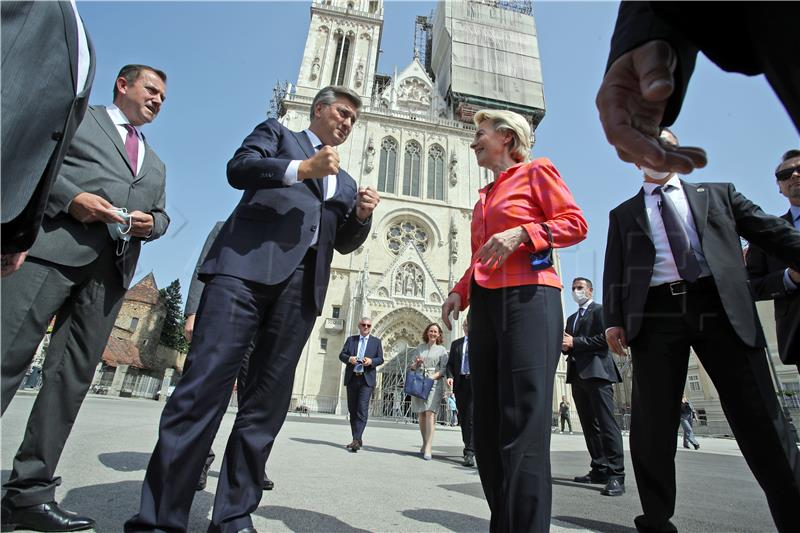 Ursula von der Leyen i Plenković posjetili zagrebačku katedralu