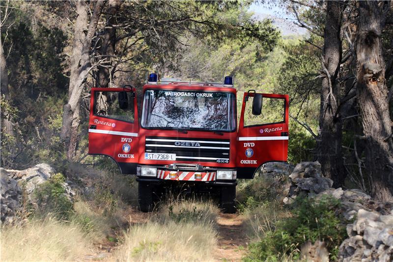 Čiovo: Požar se zasad ne širi, izgorjelo 60 hektara