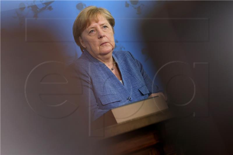 Merkel pozvala građane da se cijepe, odbacila uvođenje obveze