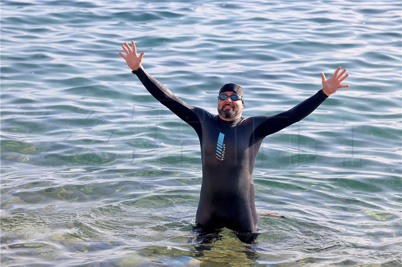 Domagoj Jakopović Ribafish preplivao sa otoka Ugljana na otok Ošljak