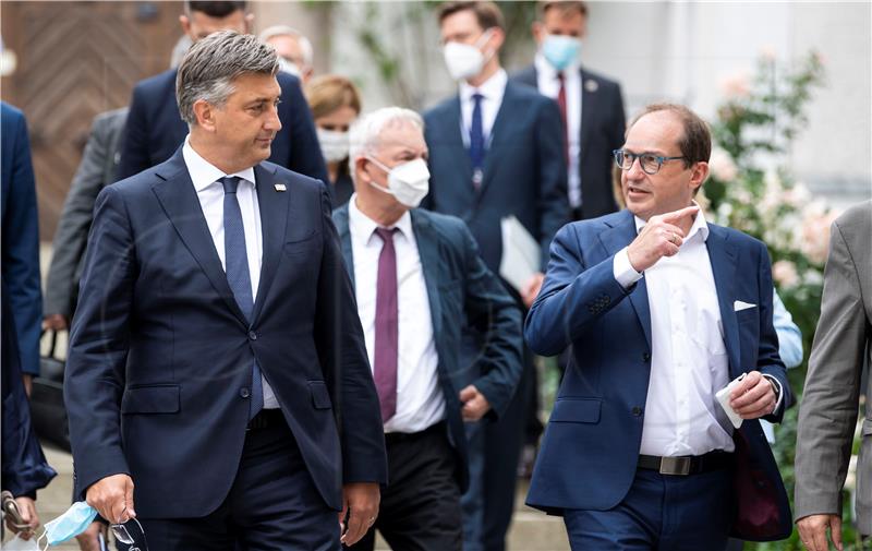 Plenković attends CSU gathering in Bavaria, praises Merkel's political legacy