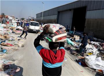 SOUTH AFRICA PROTEST LOOTING