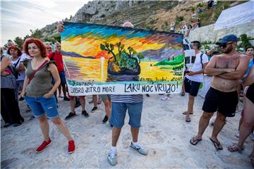 Peticija za zaštitu uvale Vruje u ponedjeljak do ponoći