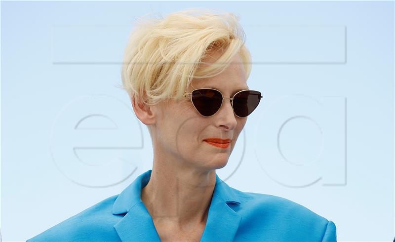 "Pseća palma" na FF u Cannesu trima ljubimcima glumice Tilde Swinton