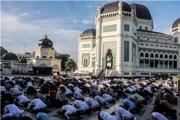 U Indoneziji vjernici zajedno mole na Kurban-bajram unatoč pandemiji 