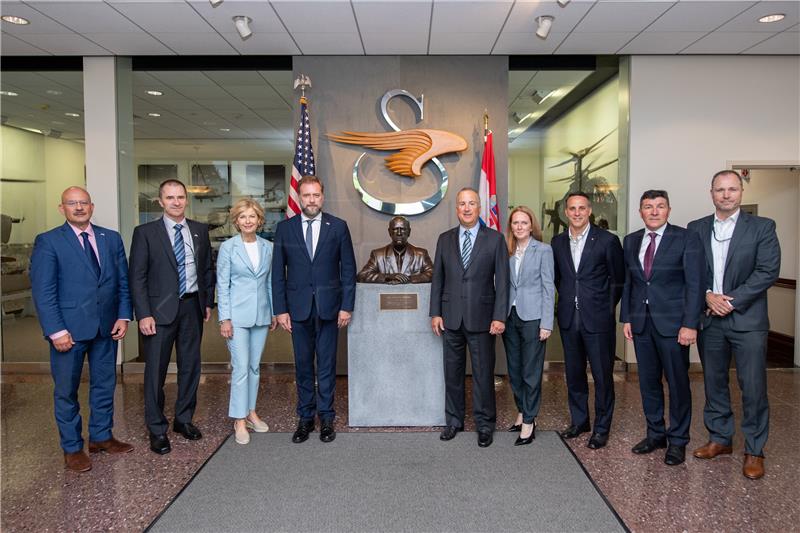 Defence Minister Banožić and Admiral Hranj meet with Minnesota governor