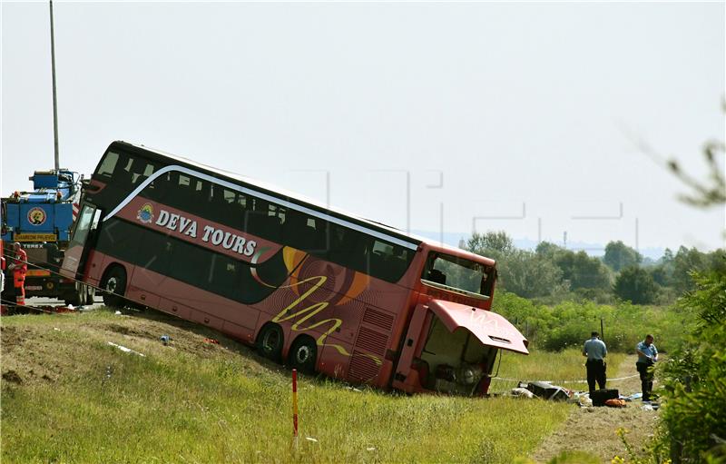 U nesreći kod Slavonskog Broda deset poginulih u autobusu kosovskih tablica