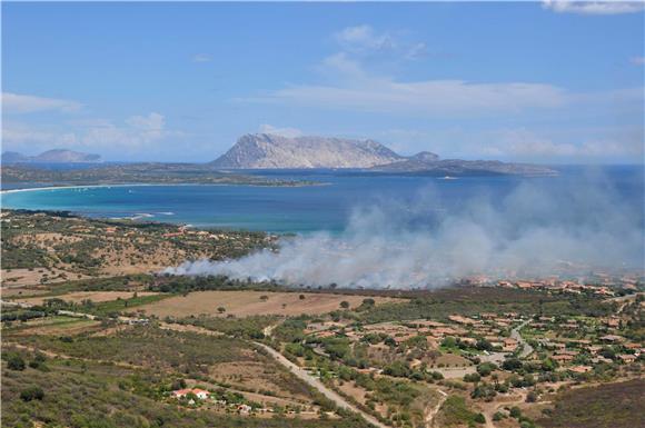 Italija od Europe zatražila kanadere koji će pomoći gasiti požare na Sardiniji