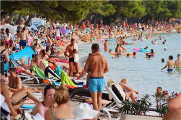 Kupači na makarskim plažama