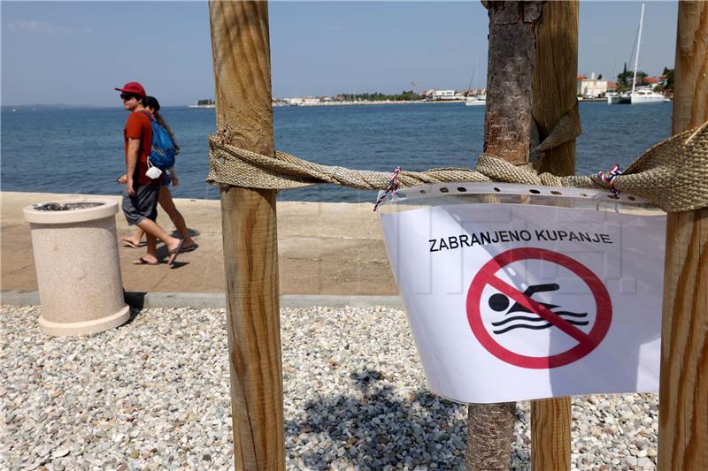 Na gradskoj plaži Jadran u Zadru zabranjeno kupanje