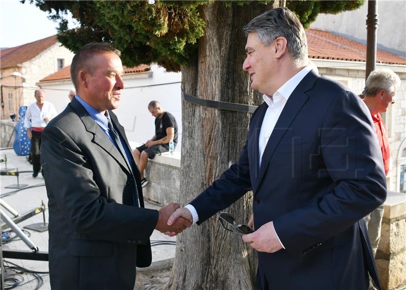 Predsjednik Milanović sudjelovao na svečanoj sjednici Općine Vela Luka