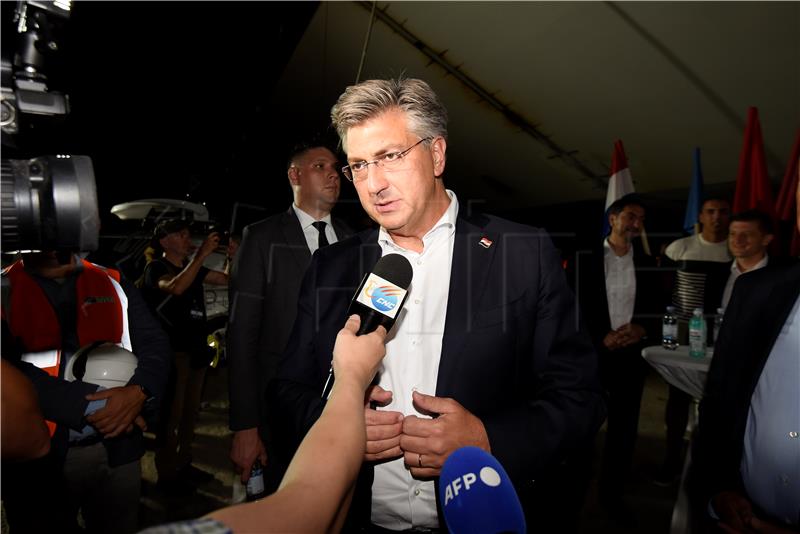 Premijer Plenković na spajanju posljednjeg segmenta Pelješkog mosta