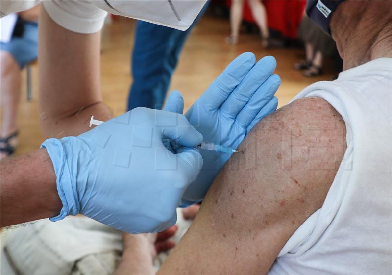 32% of health workers still not vaccinated against COVID-19, says daily