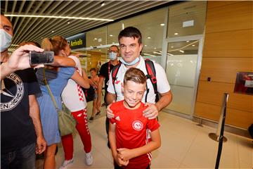 Na splitskom aerodromu dočekani Matea Jelić i Toni Kanaet                           