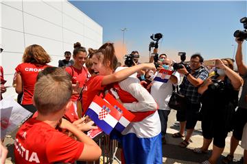 Na splitskom aerodromu dočekani Matea Jelić i Toni Kanaet                           