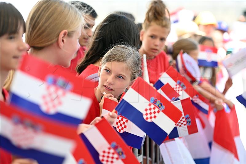 Na splitskom aerodromu dočekani Matea Jelić i Toni Kanaet                           