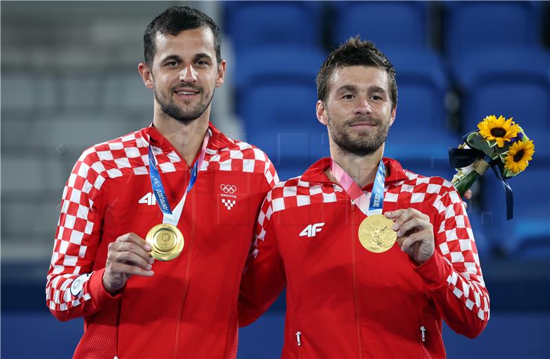 Tokyo Olympics: Mektić and Pavić win gold in all-Croatian tennis doubles final