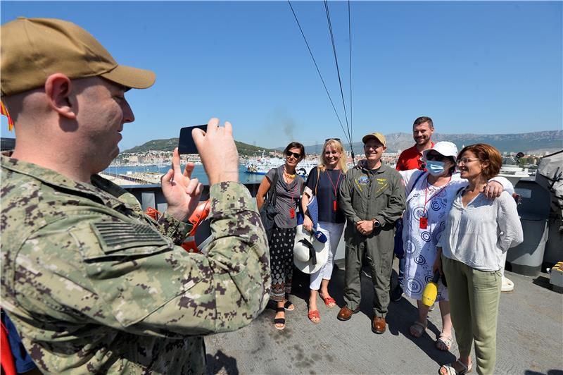  U splitskoj luci vezao se brod američke 6. flote USS Mount Whitney