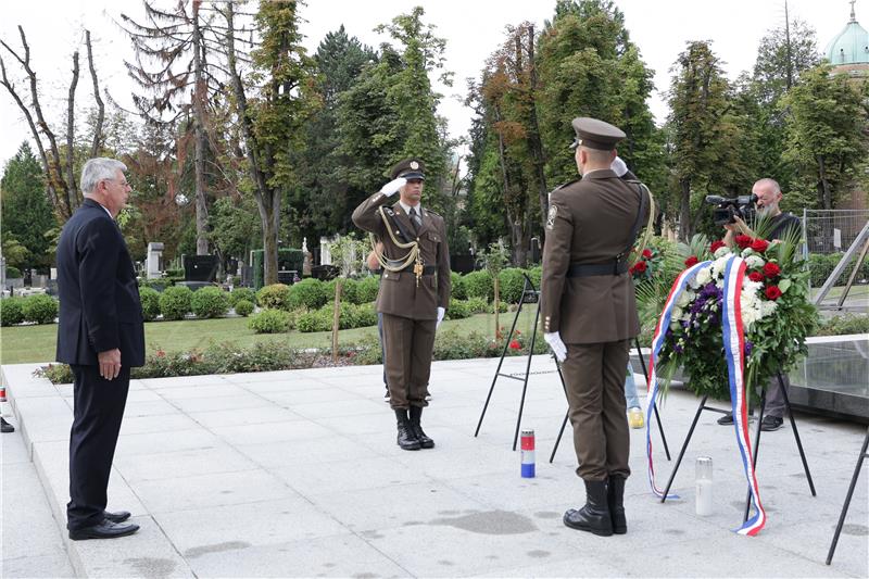 Položeni vijenci na Mirogoju u povodu Dana pobjede