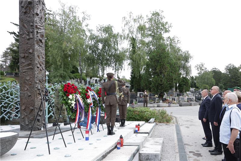 Položeni vijenci na Mirogoju u povodu Dana pobjede