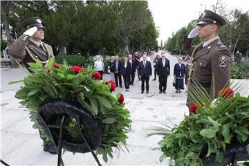 Položeni vijenci na Mirogoju u povodu Dana pobjede