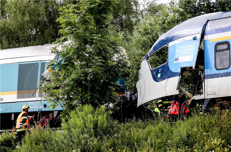 Dvoje mrtvih, deseci ranjenih u sudaru vlakova u Češkoj