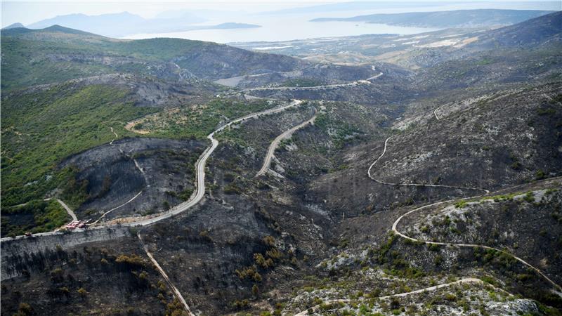 Požar u Segetu Gornjem još nije lokaliziran