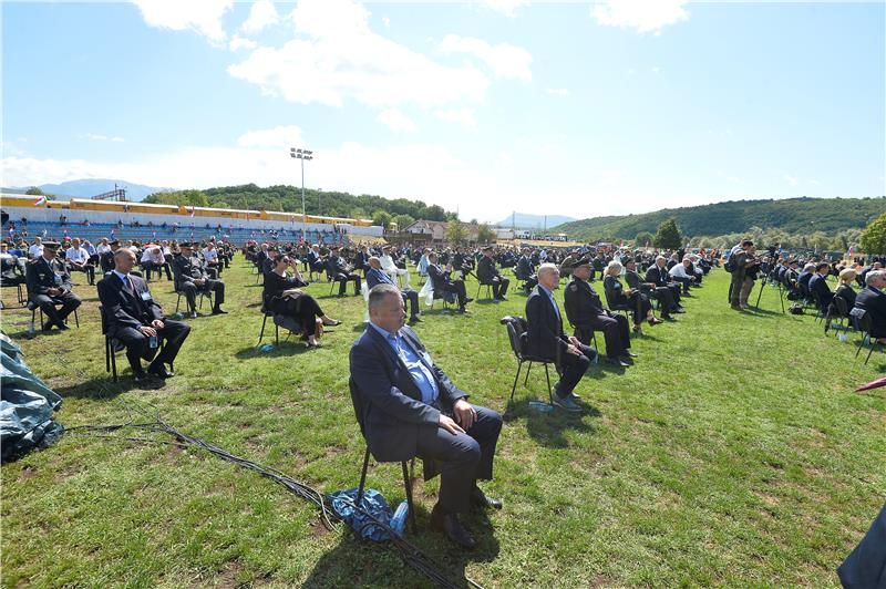 Knin "pohodili" brojni političari