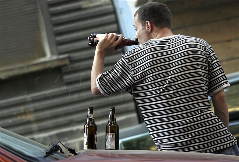 Istraživanje Eurostata: Najčešće piju stariji od 75 godina