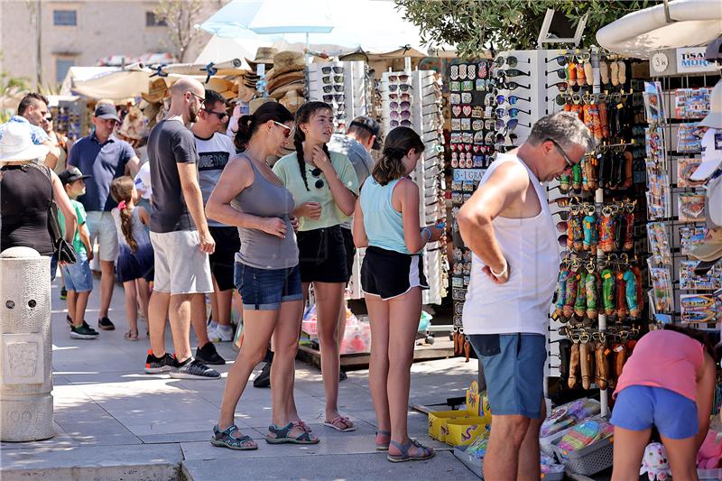 Zadar: Turisti u razgledavanju grada u subotu prijepodne