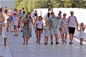 Zadar: Turisti u razgledavanju grada u subotu prijepodne