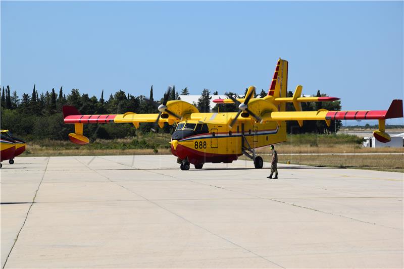 Croatian firefighting plane returns from mission in Turkey