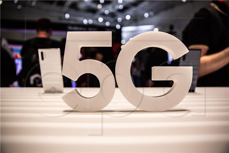 Three biggest telecom operators start services at new 5G frequencies